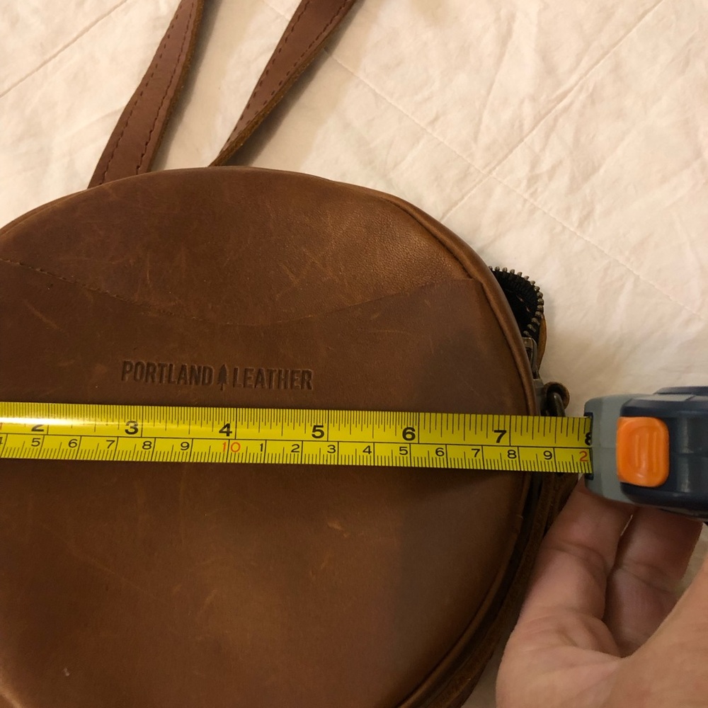 Portland leather company circle crossbody bag tan EUC 580 - Picture 4 of 5